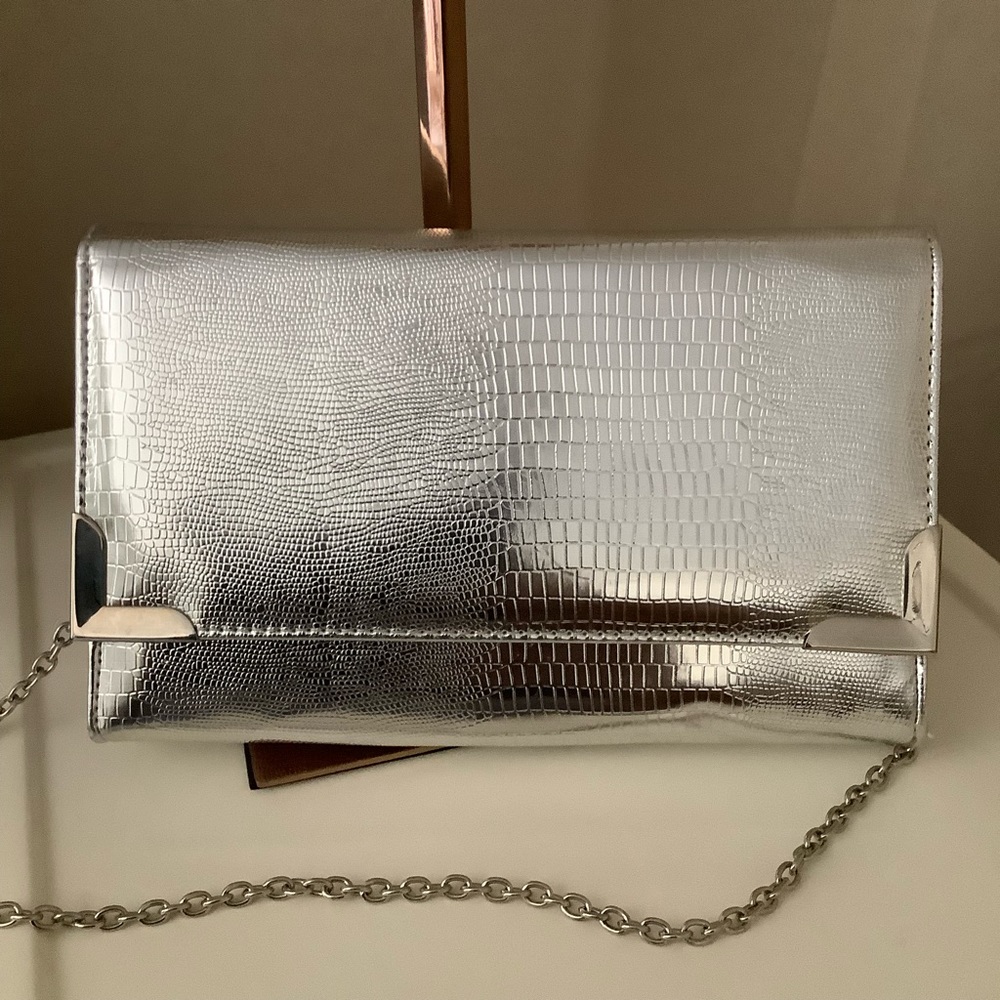 Style & Co Silver Clutch with Shoulder Chain. EUC